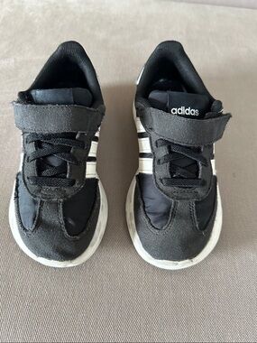 adidas Kids Black and White Retro Runner Sneakers Run to the 70s size 11.5